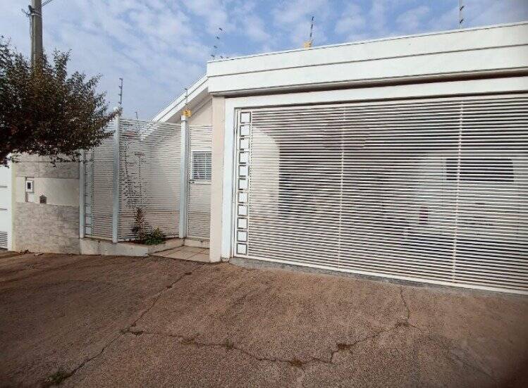 #7418 - Casa para Venda em Marília - SP