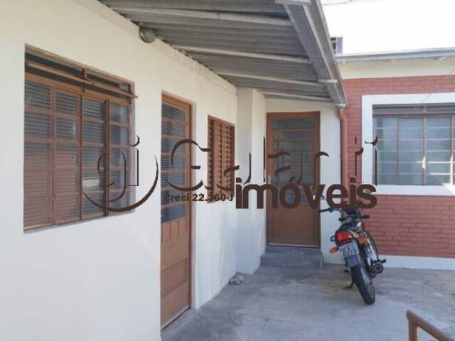 #8249 - Casa para Locação em Marília - SP - 2