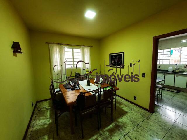 Casa com Edícula para Venda em Marília - 4
