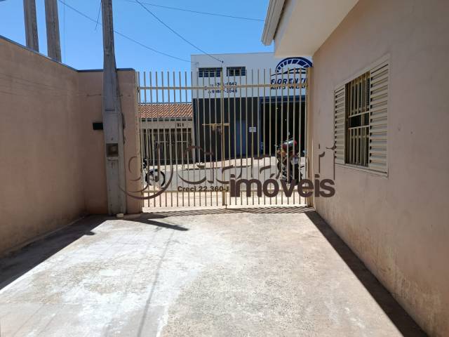 #8376 - Casa para Locação em Marília - SP - 2